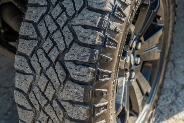 Used 2018 Chevrolet Colorado ZR2 image 16