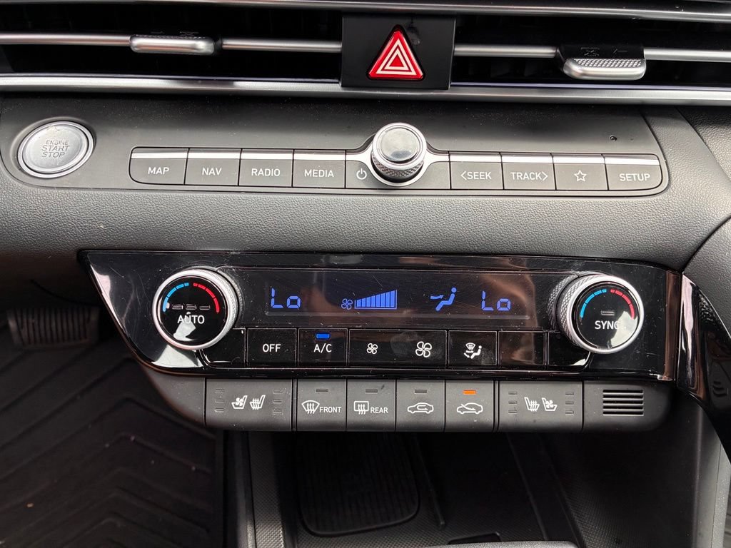 Used 2025 Hyundai Elantra Limited FWD image 34