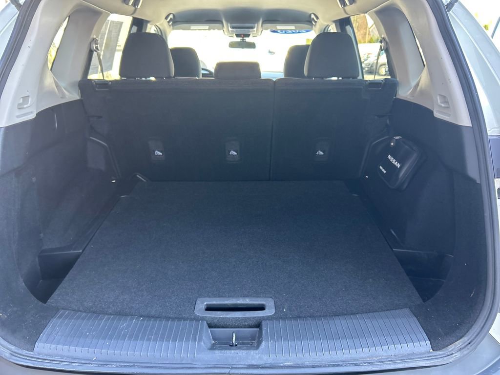 Used 2023 Nissan Rogue S image 25