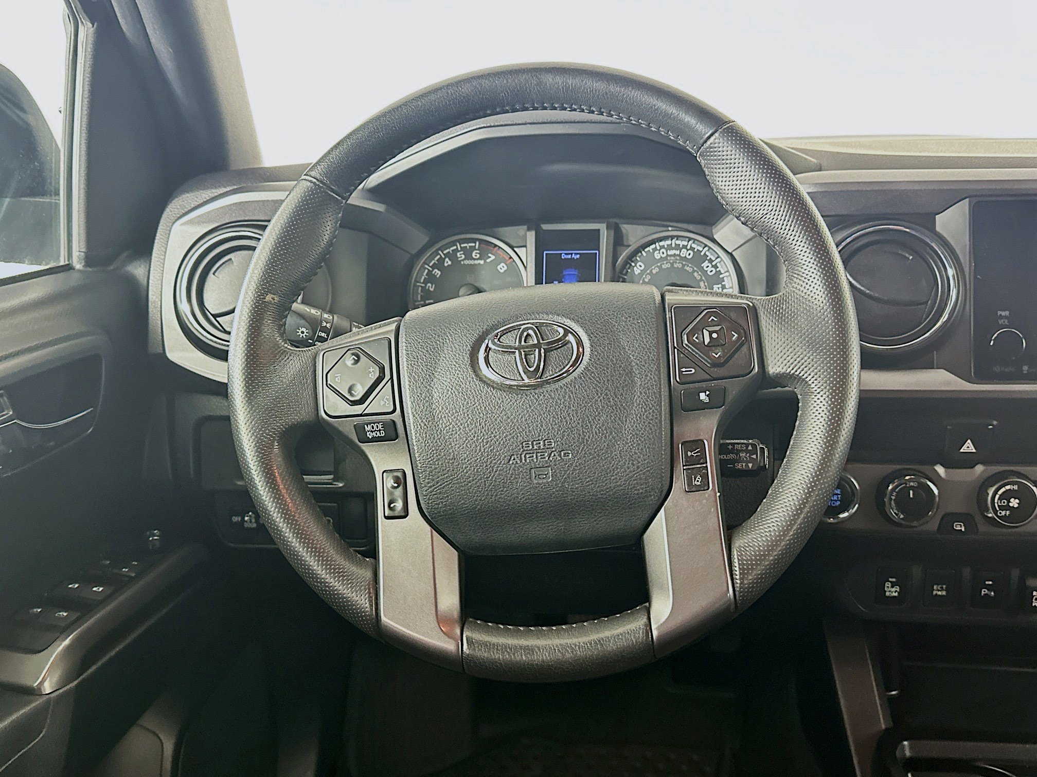 Used 2019 Toyota Tacoma TRD Sport w/ Technology Package image 18