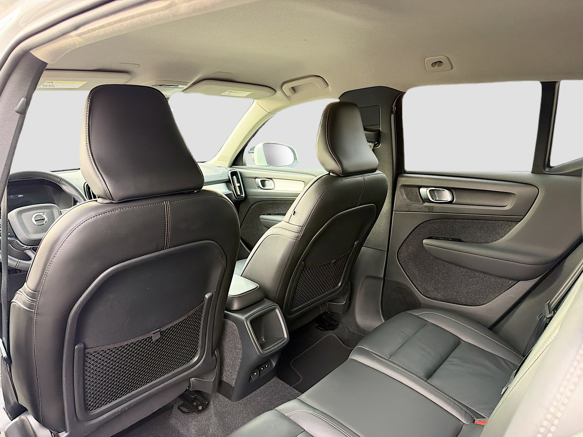 Used 2022 Volvo XC40 T5 Momentum AWD/4WD image 6