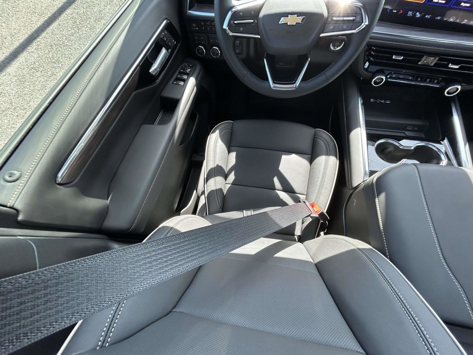 New 2026 Chevrolet Suburban Premier AWD/4WD image 15