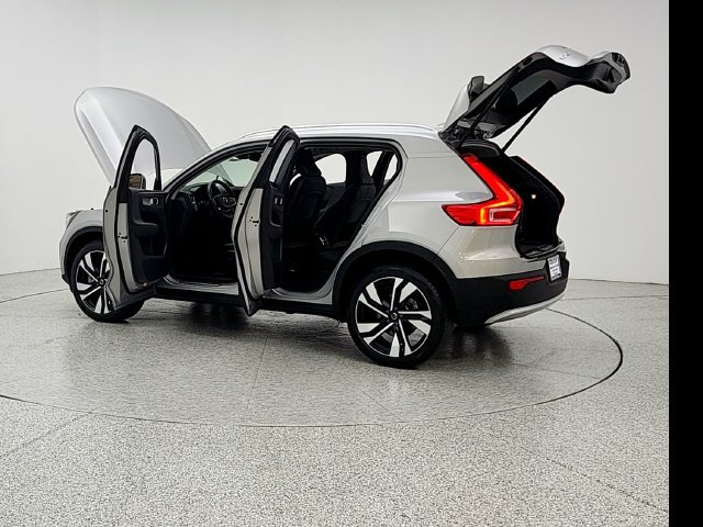 Certified 2023 Volvo XC40 B5 Plus w/ Protection Package Premier AWD/4WD image 12