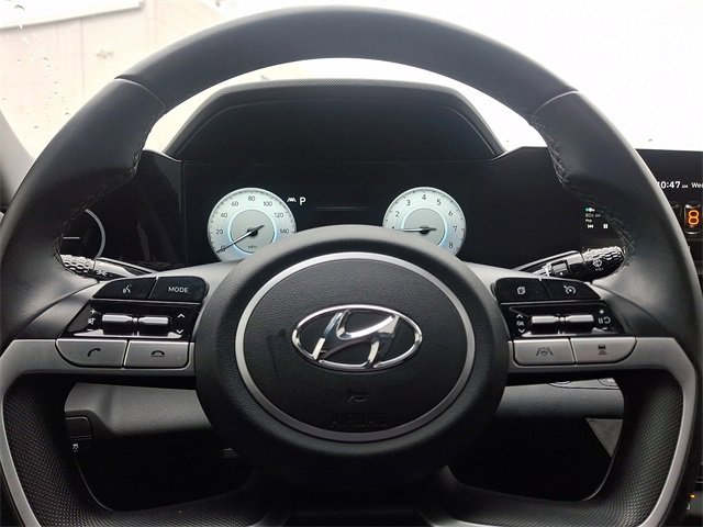 Used 2023 Hyundai Elantra Limited image 19