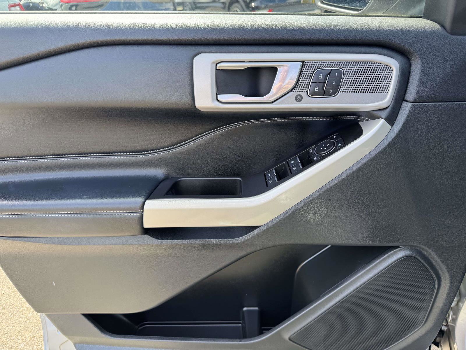 Used 2022 Ford Explorer Limited w/ Hybrid Equipment Group 310A image 15