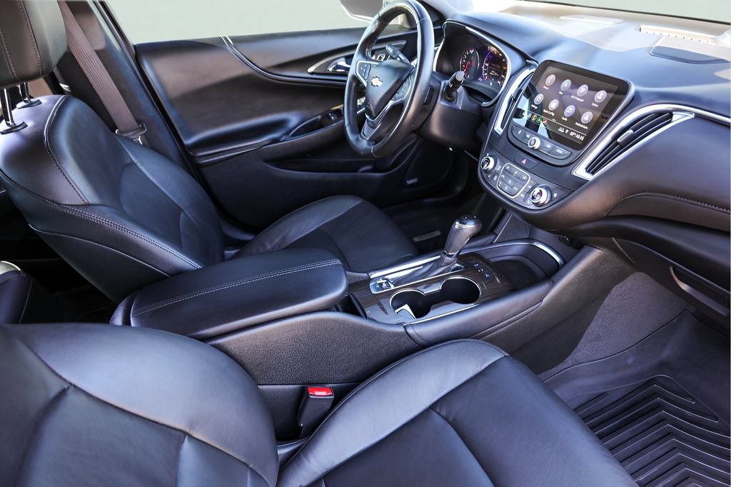 Used 2020 Chevrolet Malibu Premier FWD image 32