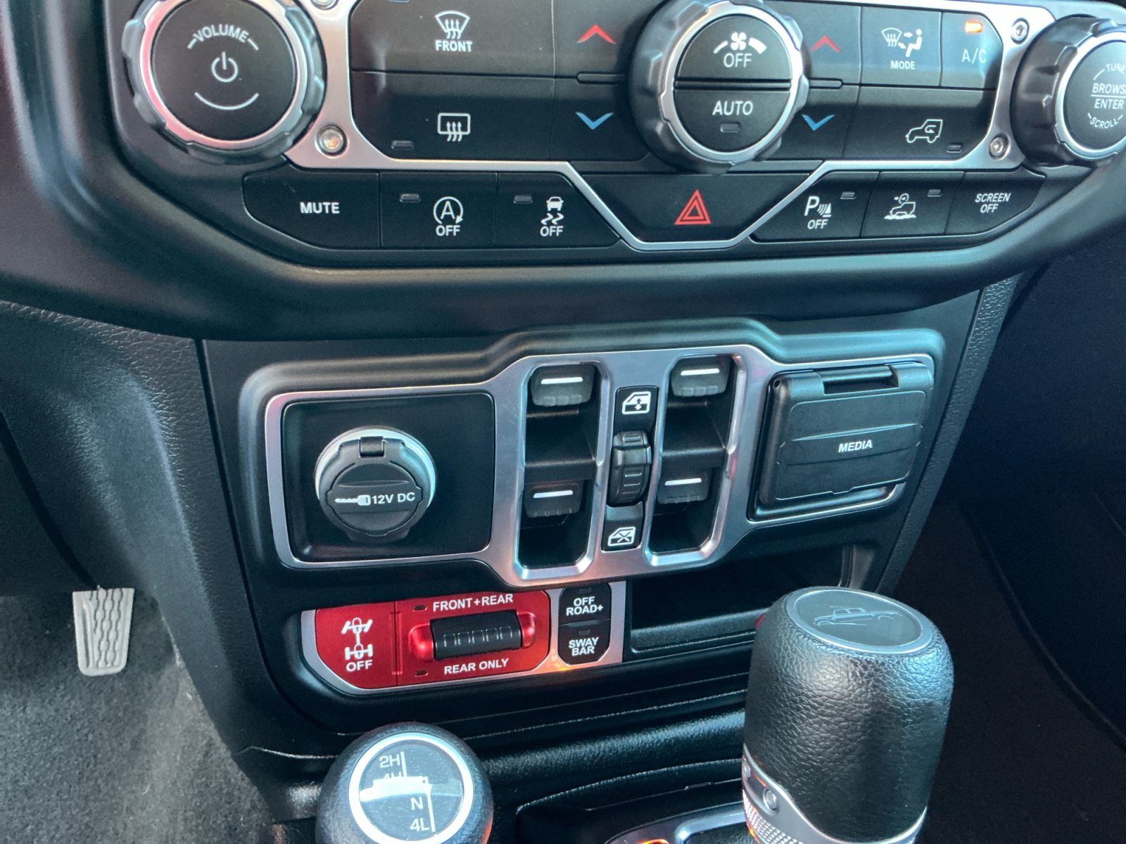 Used 2020 Jeep Gladiator Rubicon AWD/4WD image 29