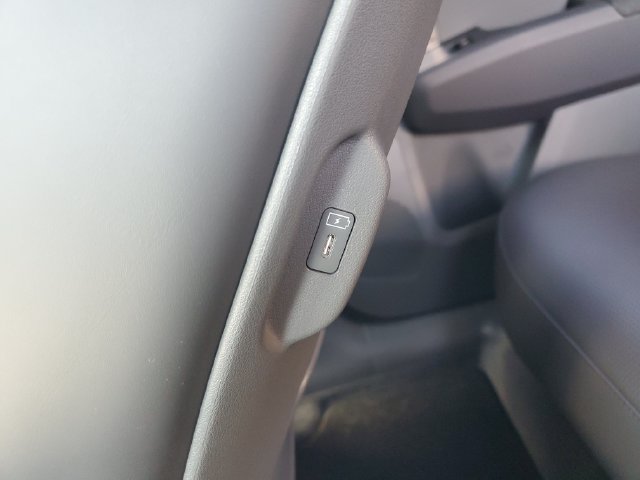 New 2027 Kia EV3 Wind FWD image 18
