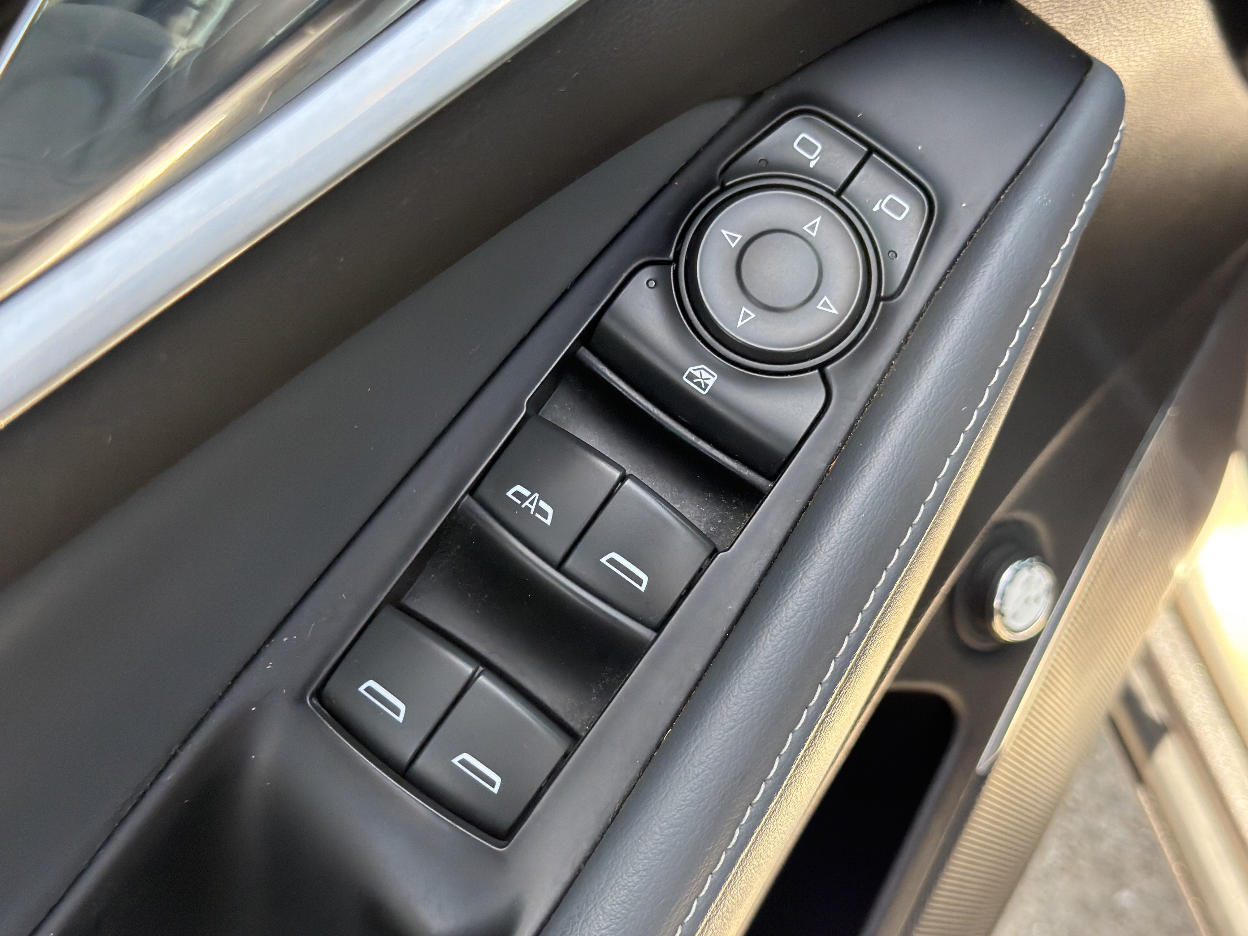 Used 2018 Buick Enclave Essence FWD image 20