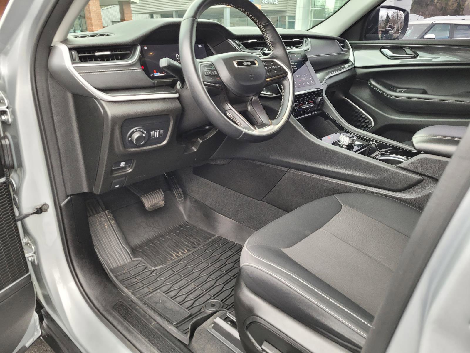 Used 2022 Jeep Grand Cherokee L Laredo w/ Luxury Tech Group I image 11