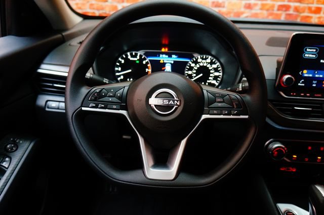 Certified 2025 Nissan Altima 2.5 SV FWD image 11