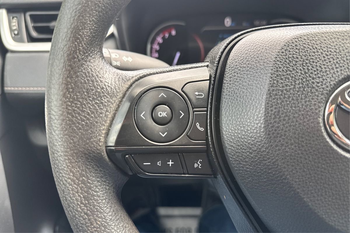 Used 2024 Toyota RAV4 LE FWD image 28