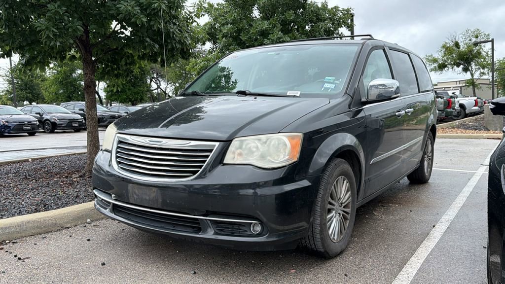 Used 2014 Chrysler Town & Country Touring-L w/ Driver Convenience Group FWD image 16