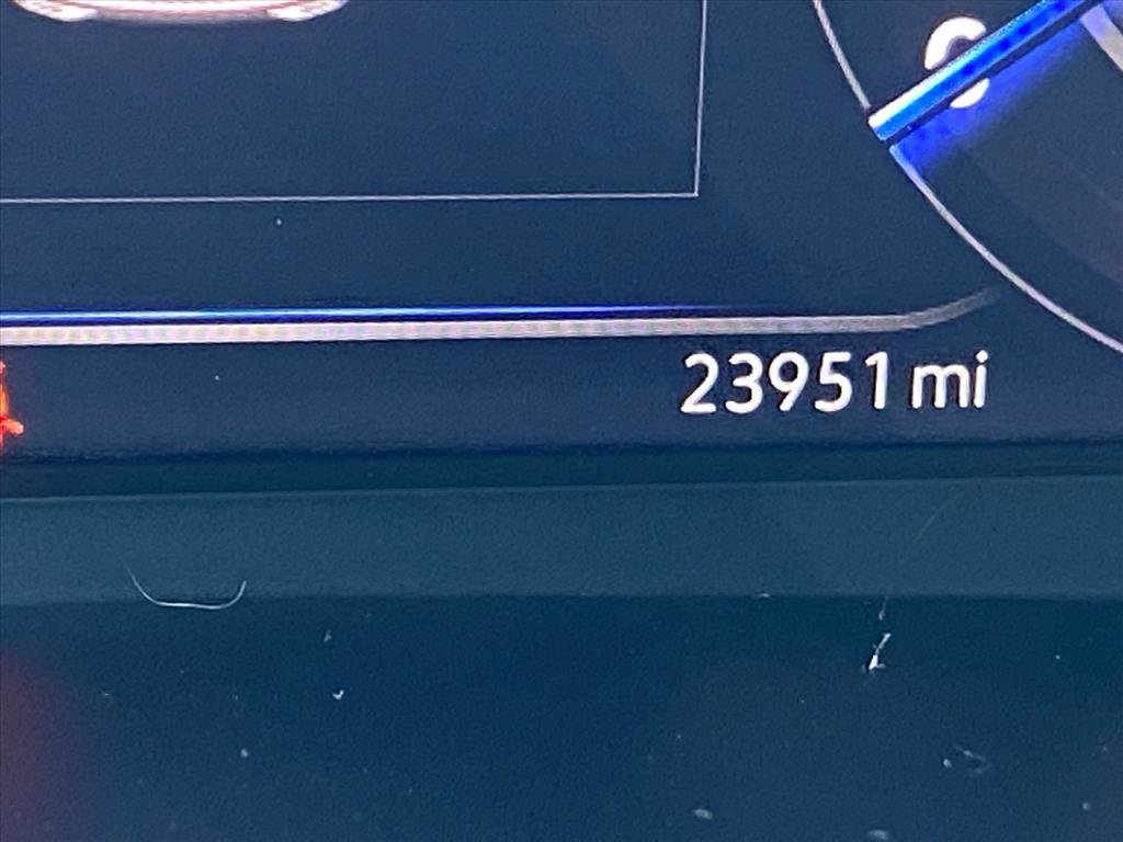 Certified 2023 Volkswagen Atlas Cross Sport SE w/ Panoramic Sunroof Package image 15