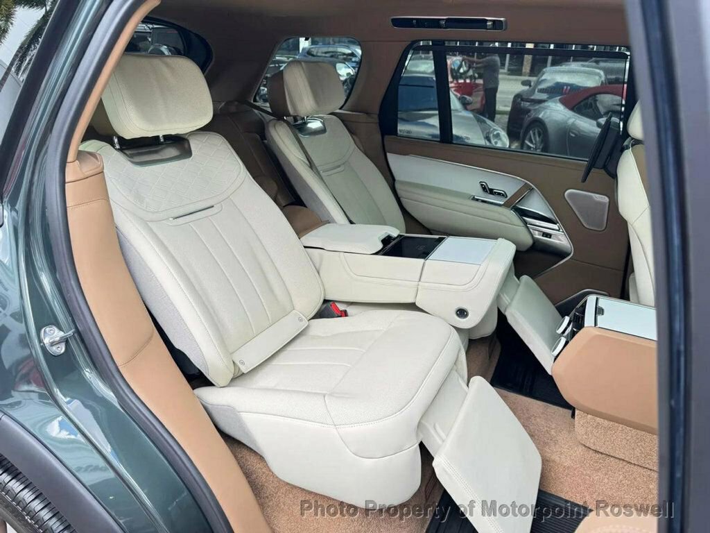 Used 2025 Land Rover Range Rover SV AWD/4WD image 19