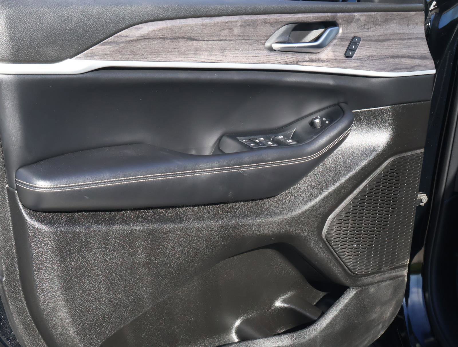 Used 2024 Jeep Grand Cherokee Limited image 16