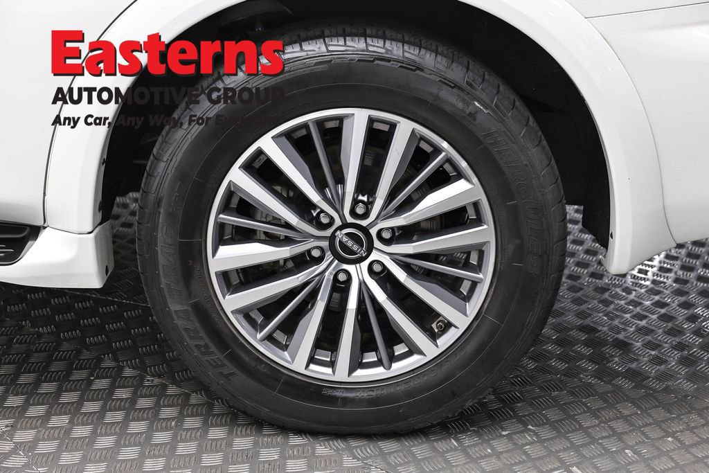 Used 2024 Nissan Armada SL w/ Captain's Chairs Package image 8