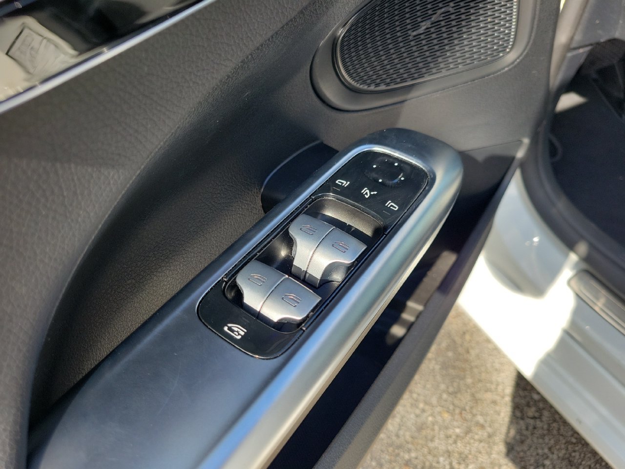Used 2025 Mercedes-Benz C 300 Sedan image 15