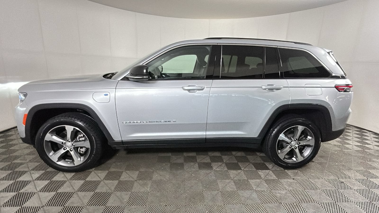 Used 2024 Jeep Grand Cherokee Limited 4xe AWD/4WD image 7
