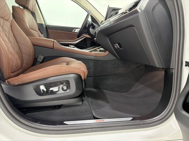 Used 2025 BMW X7 xDrive40i w/ Parking Assistance Package image 22