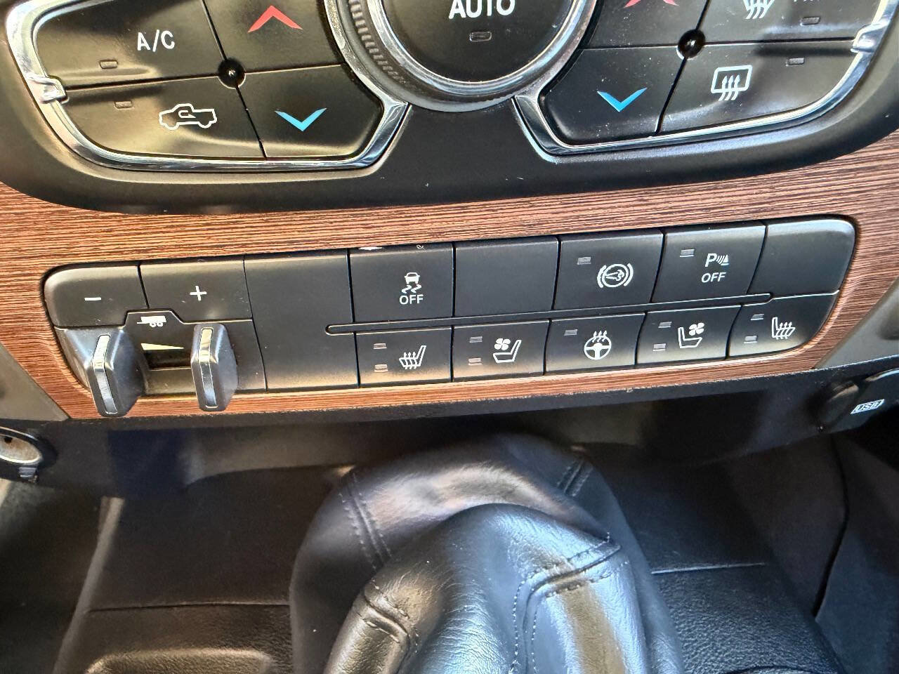 Used 2014 RAM 3500 Laramie w/ Cold Weather Group AWD/4WD image 36