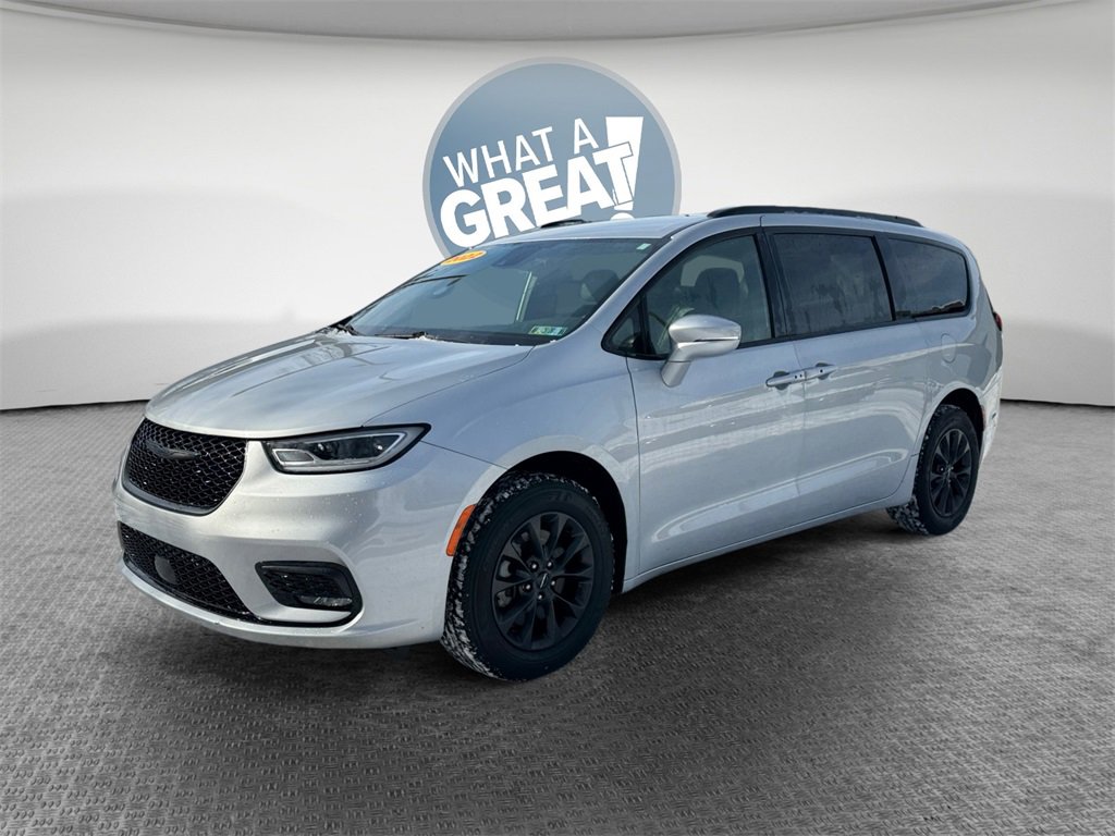 Certified 2022 Chrysler Pacifica Touring-L w/ S Appearance Package image 4