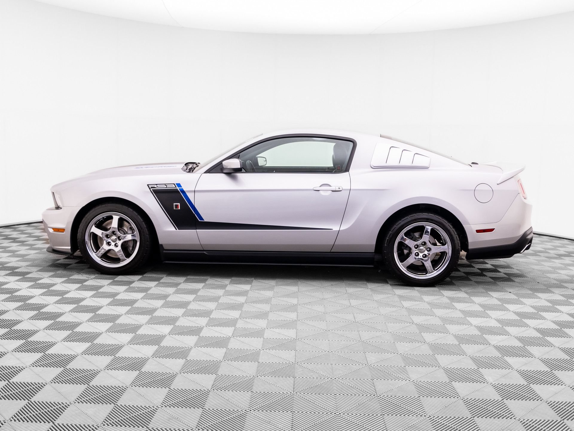 Used 2012 Ford Mustang GT Premium w/ Brembo Brake Pkg RWD image 2