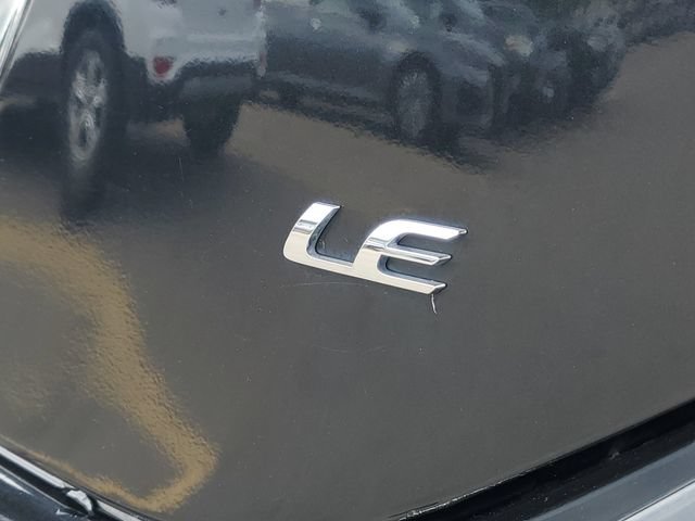 Used 2018 Toyota Corolla LE FWD image 6
