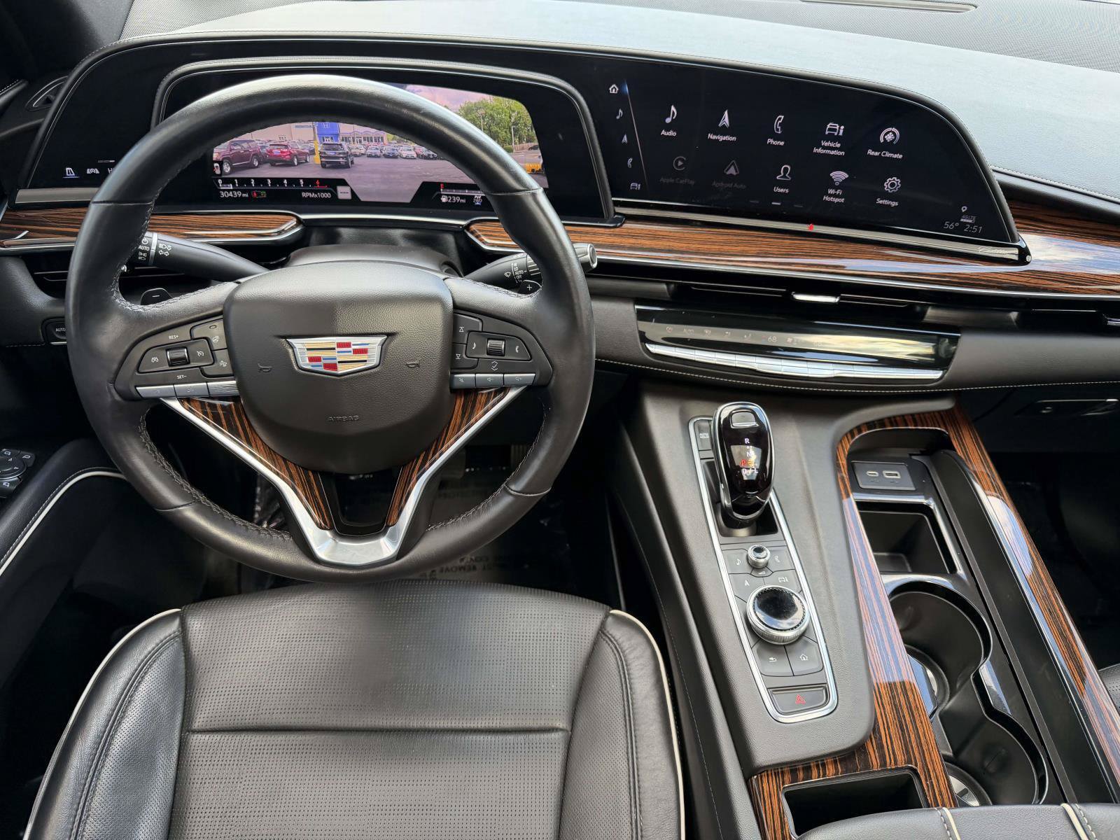 Used 2021 Cadillac Escalade Premium Luxury AWD/4WD image 12
