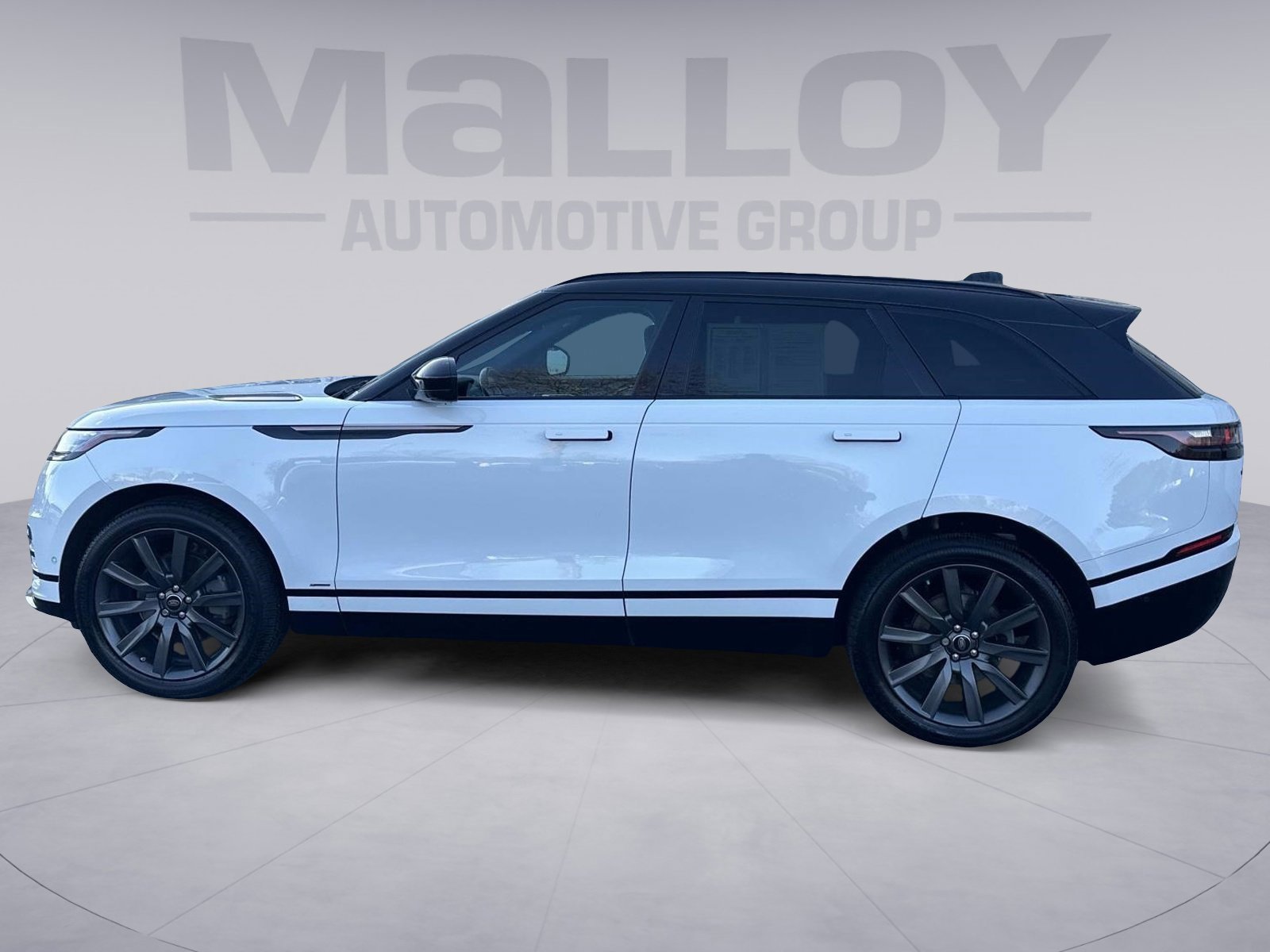Used 2018 Land Rover Range Rover Velar R-Dynamic HSE image 2