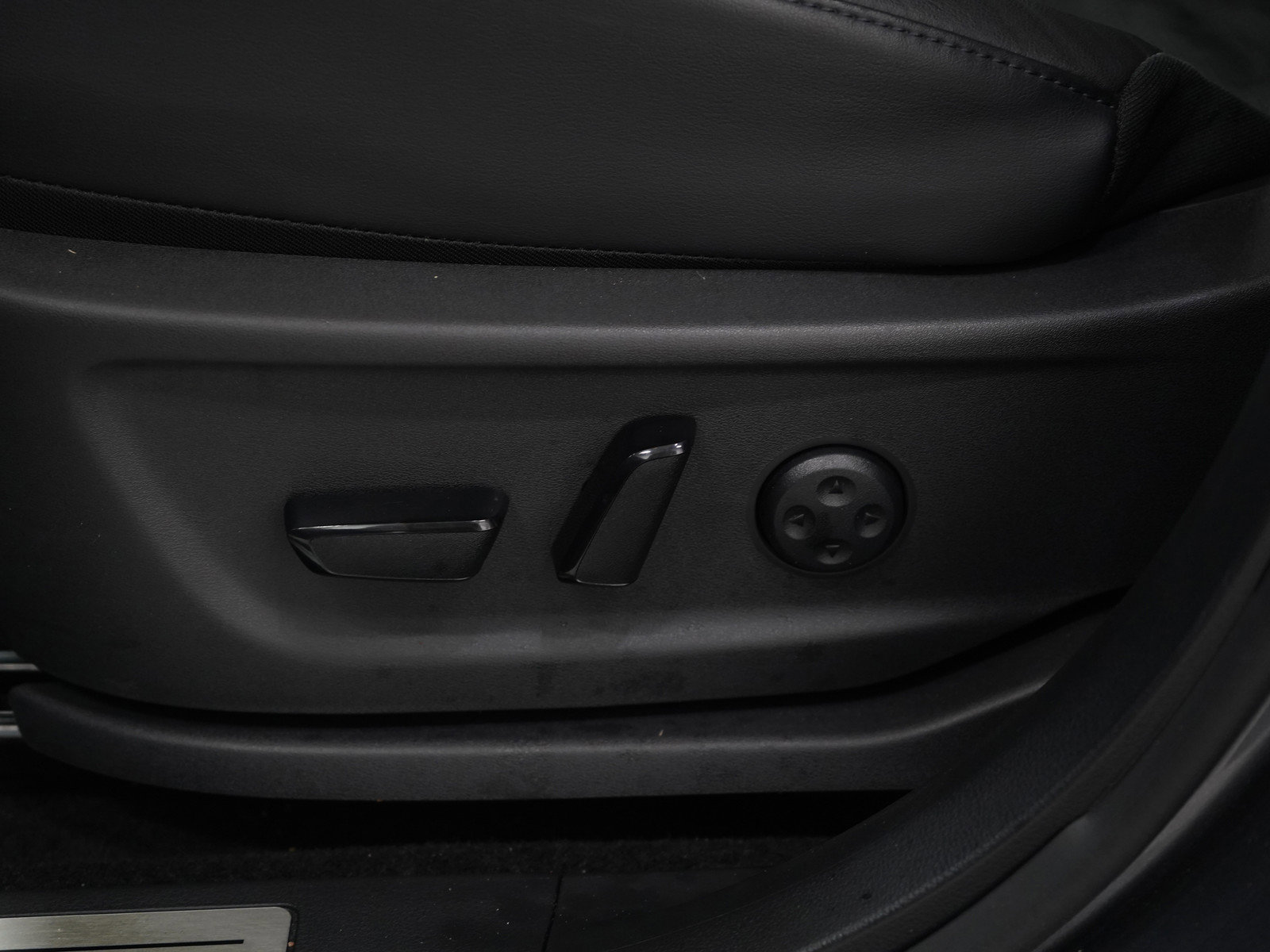 Used 2024 Nissan Ariya AWD image 28