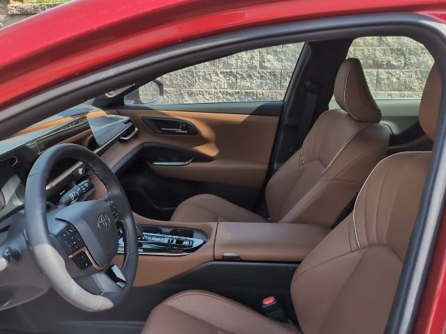 Used 2025 Toyota Crown Signia w/ Advanced Technology Package image 13