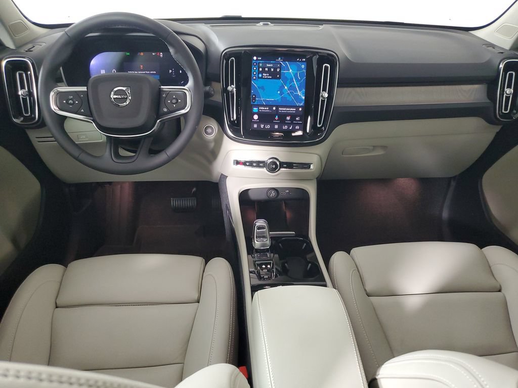 Used 2025 Volvo XC40 B5 Plus AWD/4WD image 17