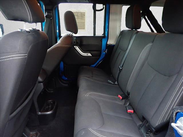 Used 2015 Jeep Wrangler Unlimited Rubicon w/ Connectivity Group AWD/4WD image 9