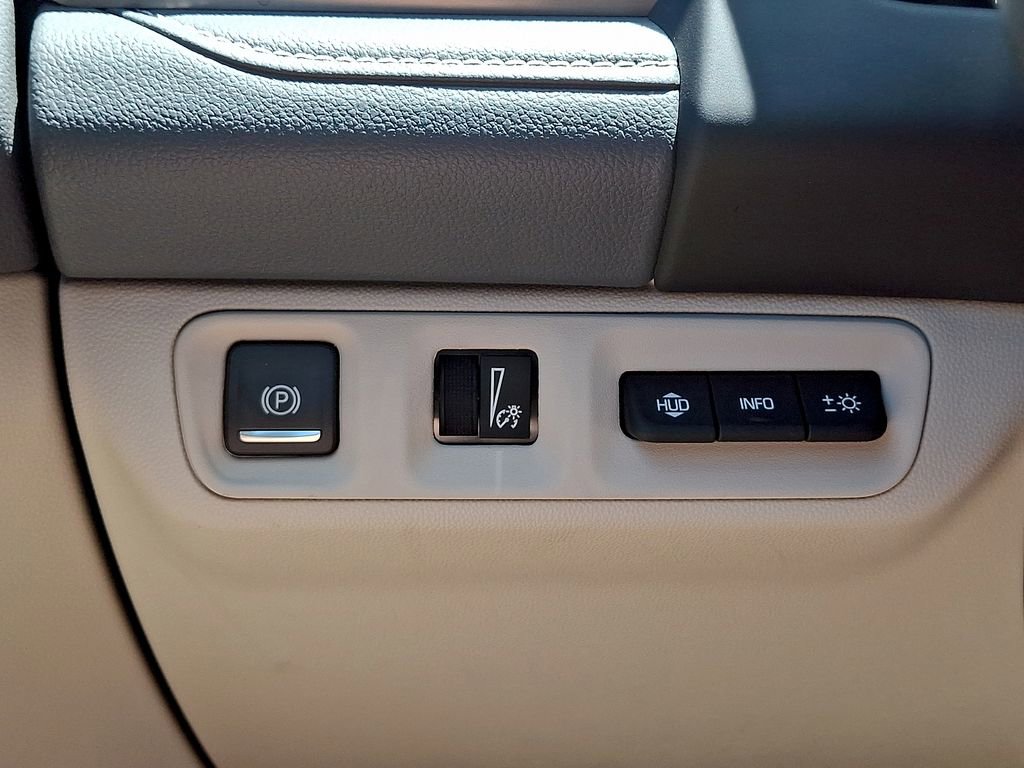 Used 2021 GMC Acadia Denali w/ Denali Ultimate Package AWD/4WD image 25