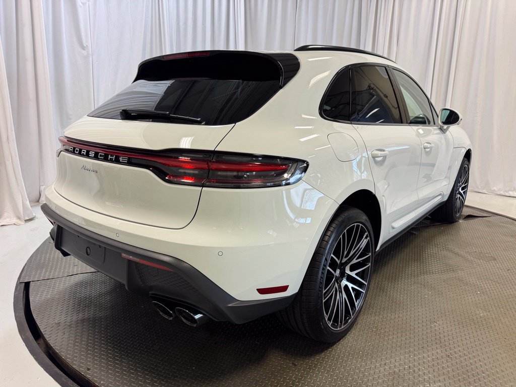 Certified 2025 Porsche Macan w/ Premium Package Plus AWD/4WD image 39