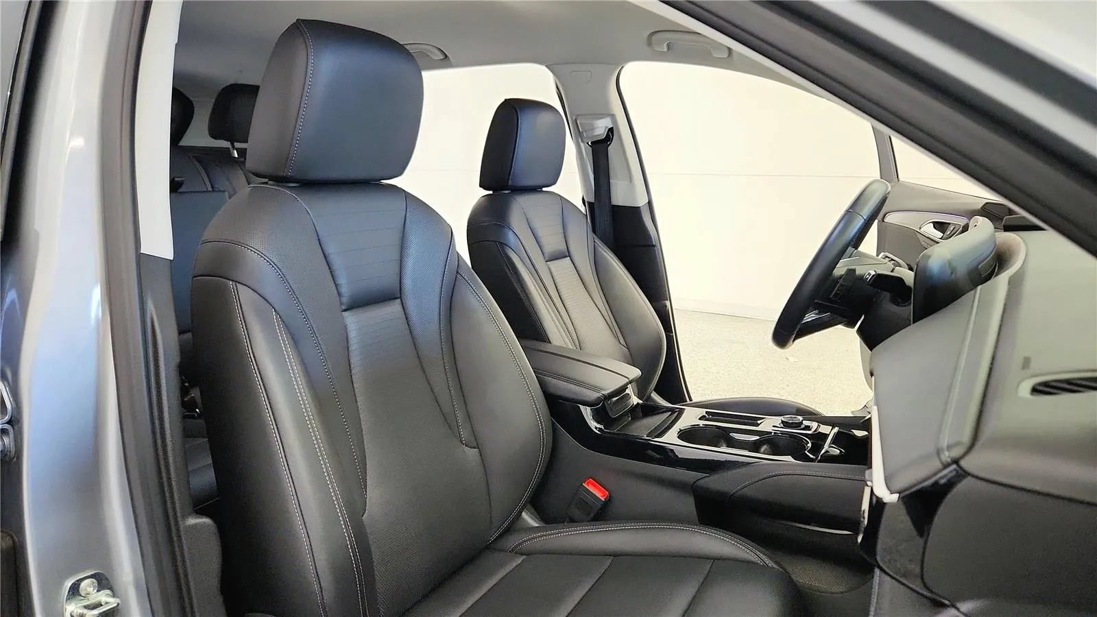 Used 2024 Buick Envision Preferred AWD/4WD image 32