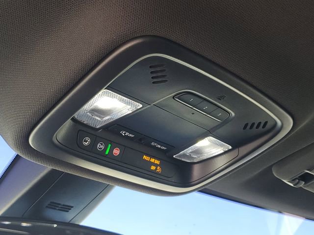 Used 2023 Chevrolet Traverse LT image 32