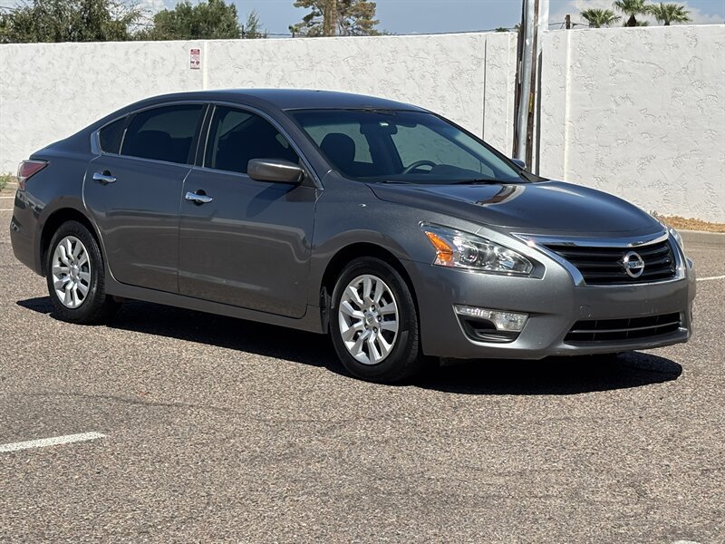 Used 2014 Nissan Altima 2.5 S w/ Display Audio Package FWD image 2