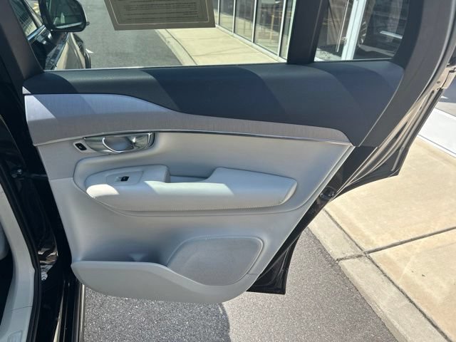 Certified 2025 Volvo XC90 B5 Core w/ Climate Package AWD/4WD image 12