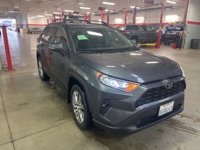 Used 2021 Toyota RAV4 XLE Premium image 3