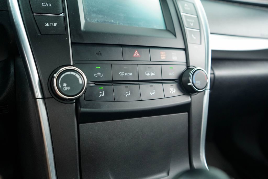 Used 2017 Toyota Camry SE FWD image 25