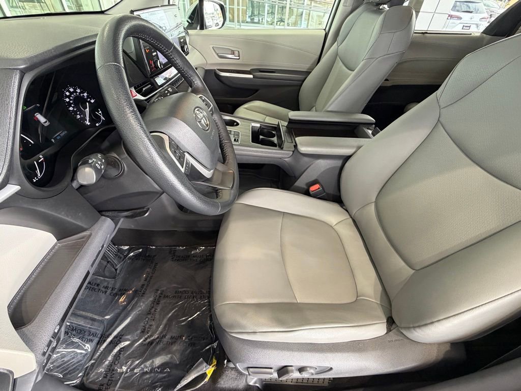 Certified 2021 Toyota Sienna XLE FWD image 21