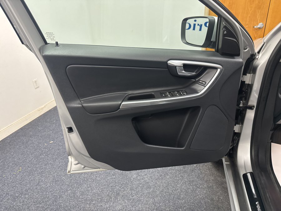 Used 2015 Volvo XC60 T5 AWD/4WD image 5