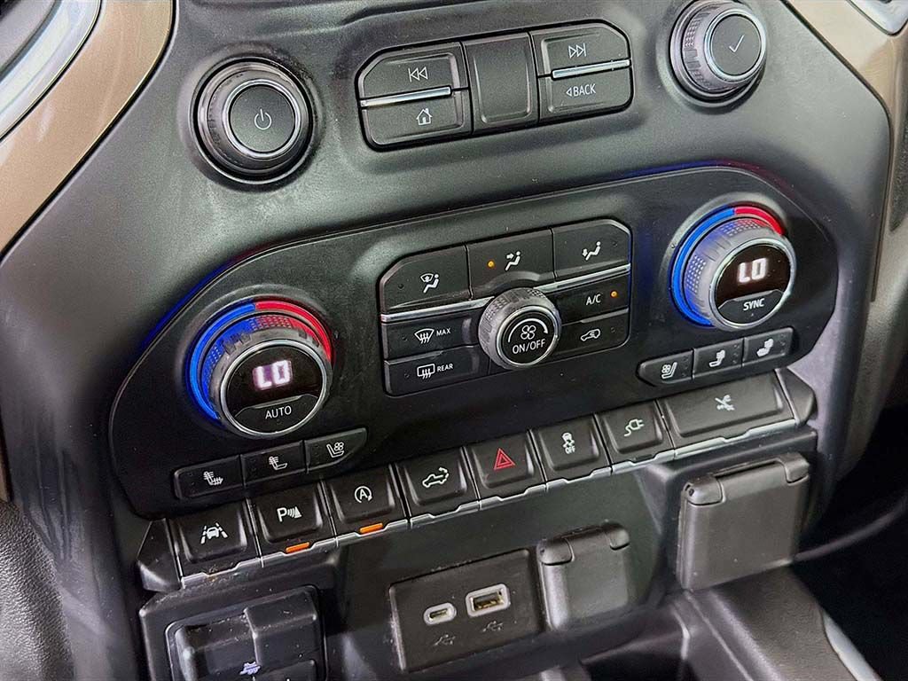 Used 2020 Chevrolet Silverado 1500 High Country w/ Technology Package AWD/4WD image 44