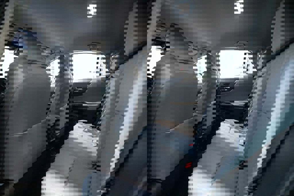 Used 2023 Toyota Venza LE image 34