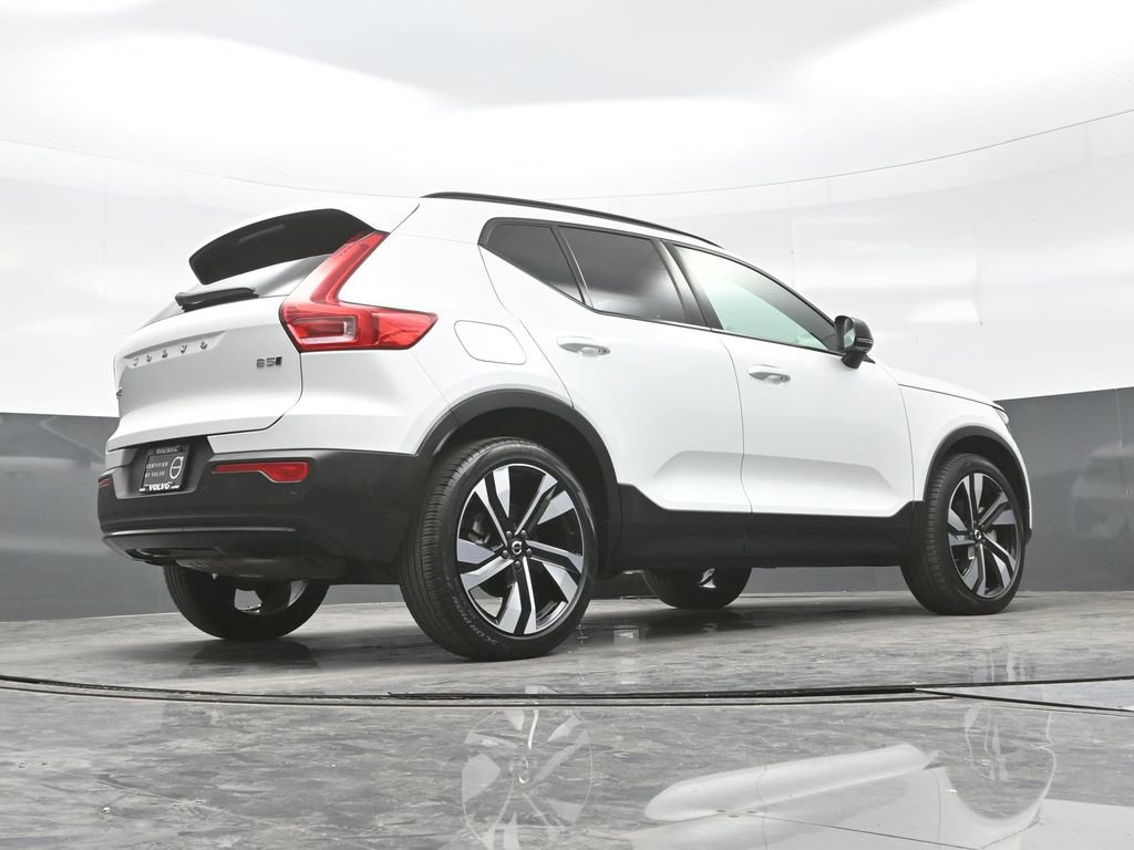 Used 2025 Volvo XC40 B5 Plus image 25