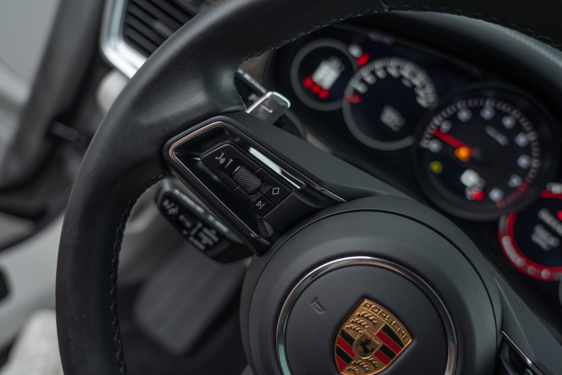 Used 2023 Porsche Panamera 4 Platinum Edition image 44