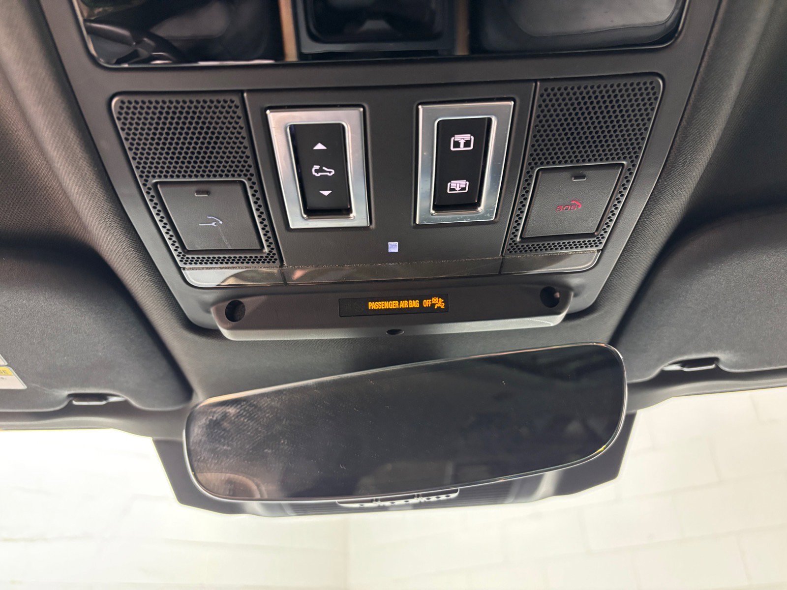 Used 2023 Land Rover Defender 110 X-Dynamic SE AWD/4WD image 12