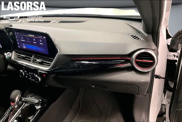 Certified 2025 Chevrolet Trax RS w/ Sunroof Package FWD image 17